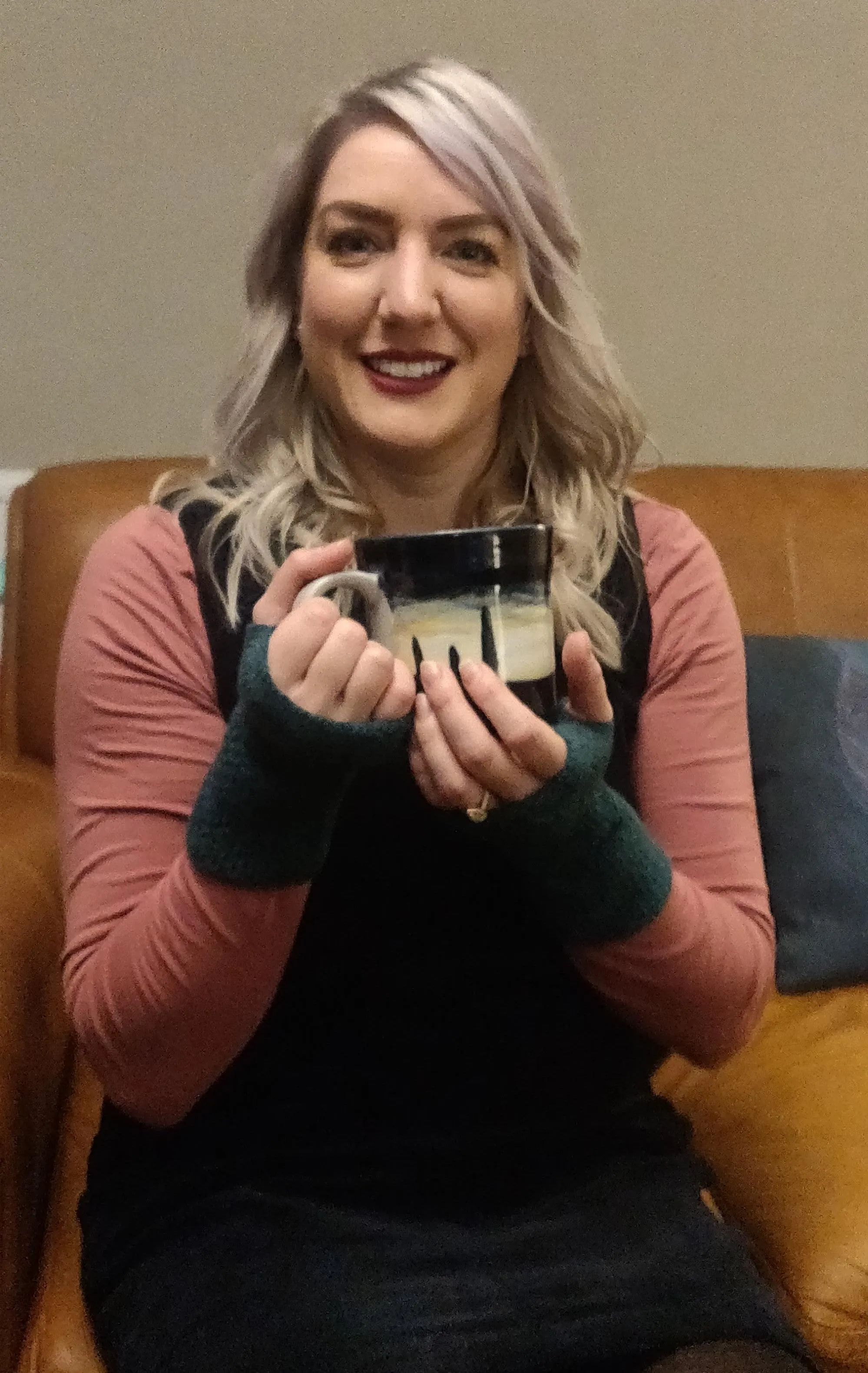Annie Glue Textured Hand Warmers in Forest Green