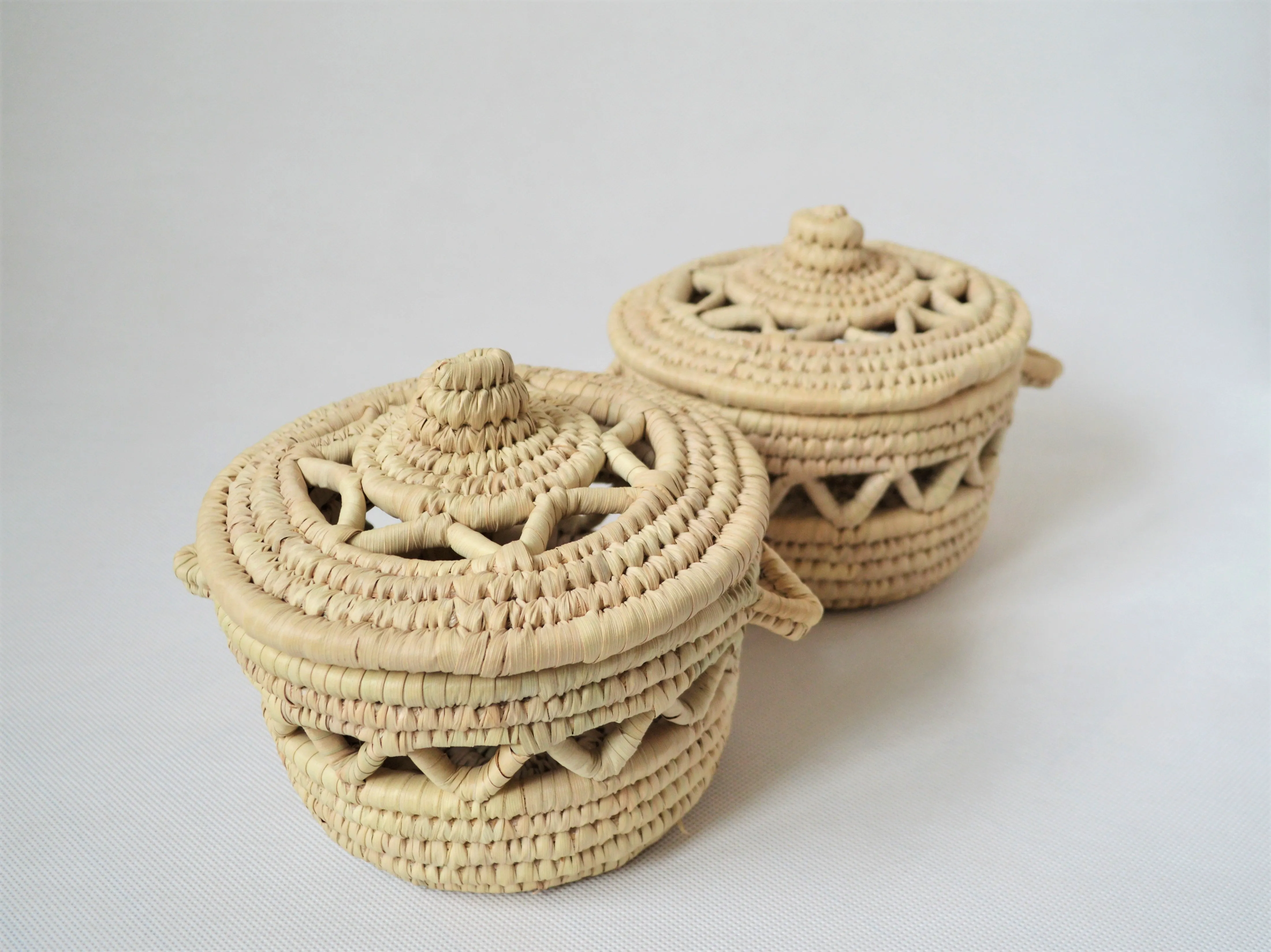 Round woven decor basket, Decorative bowl with lid Arabic design