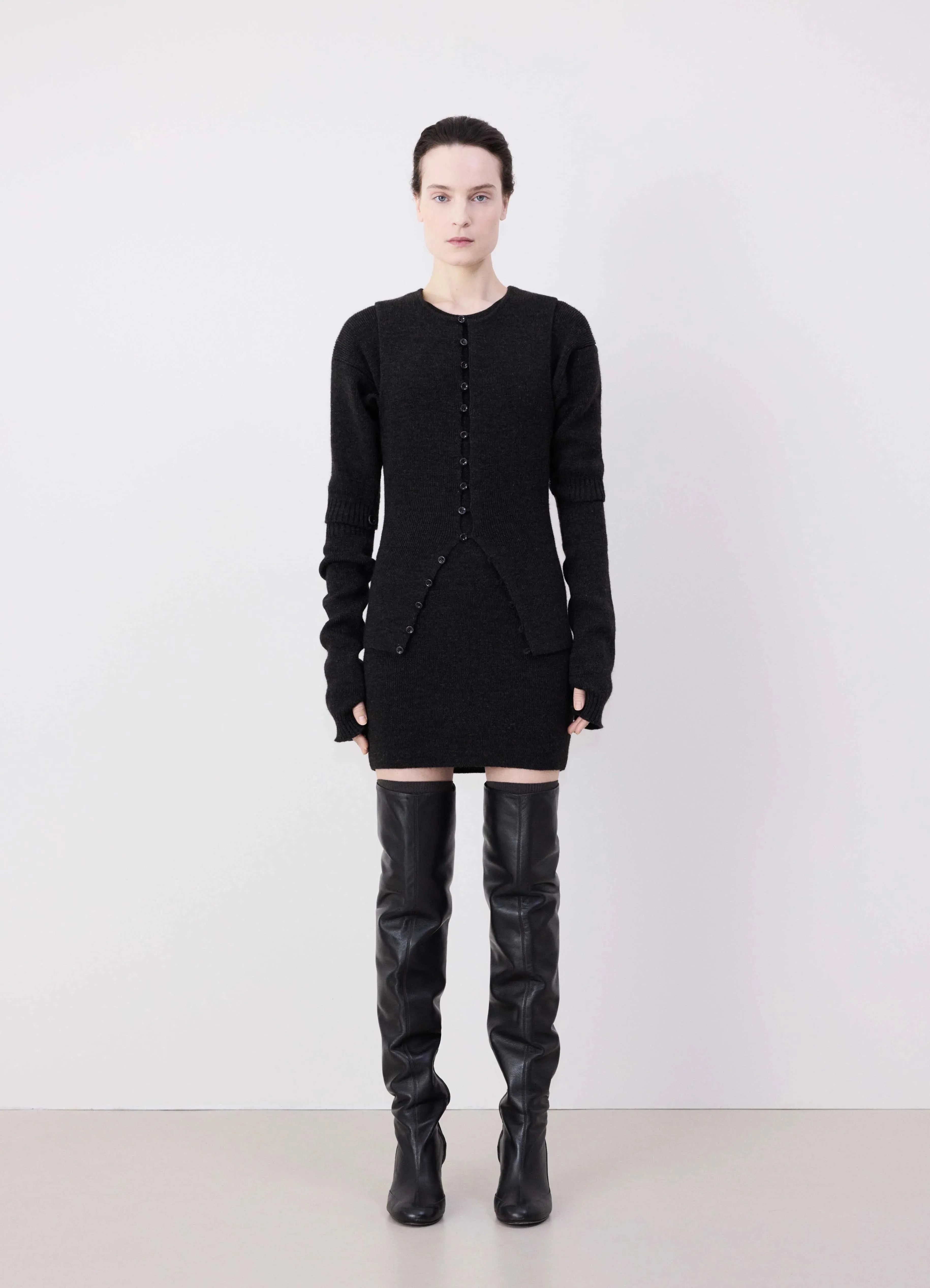 SLEEVELESS FITTED CARDIGAN